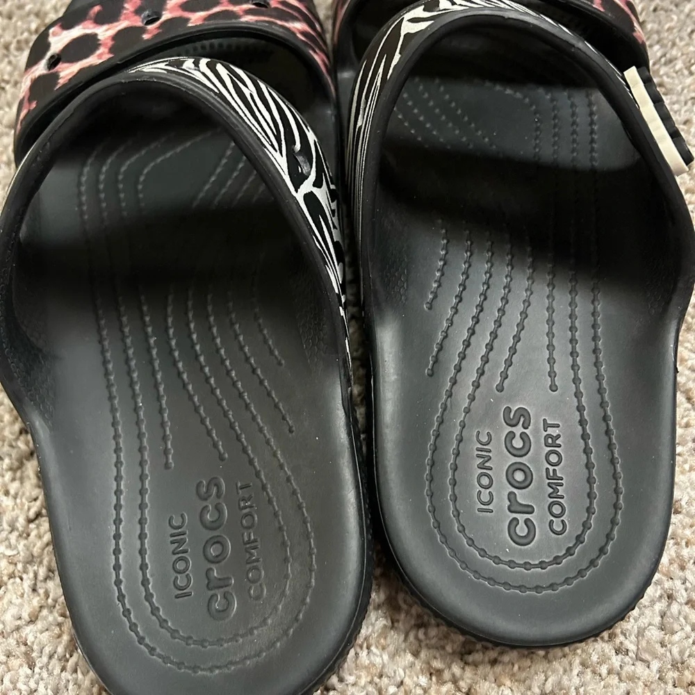 Crocs Unisex Classic Animal Remix Two-Strap Slide Sandals Women's 10 Men's 8 Blk - Picture 8 of 10